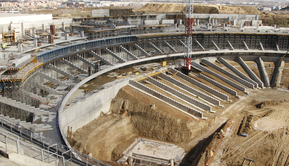Vista desde la grada construida de las obras en uno de los fondos del Nuevo Estadio